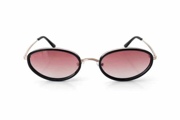 Lunettes de soleil ovales avec monture noire et branches fines dorées, verres dégradé rose pâle sur fond blanc.